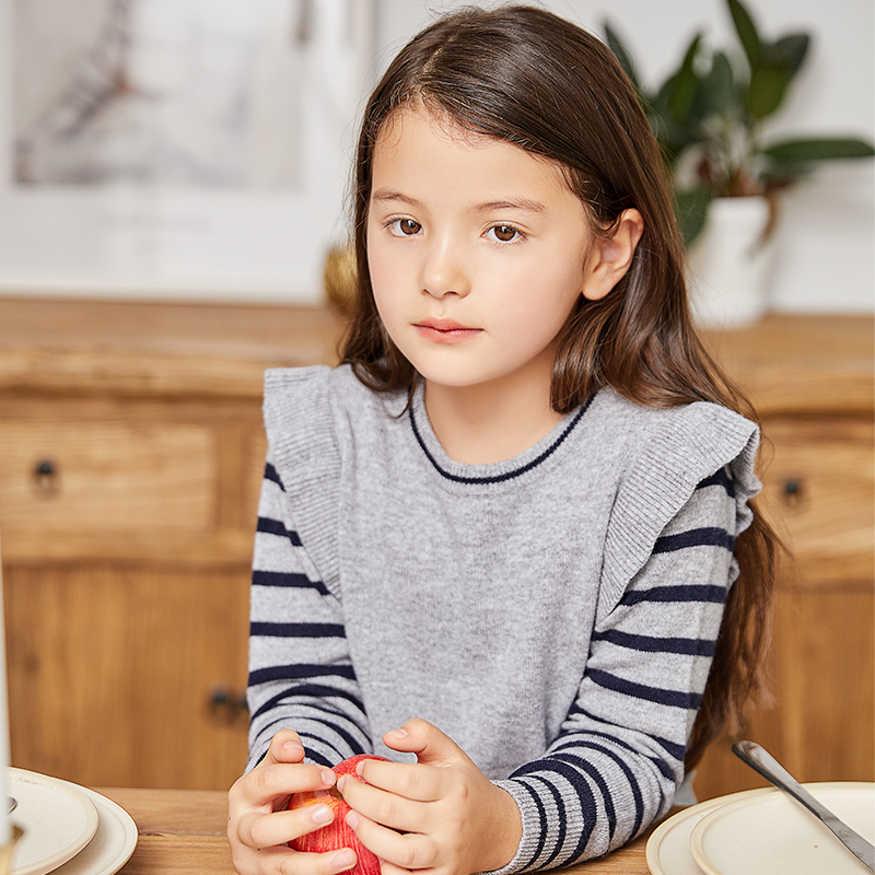 Pull à tricoter à l'épaule auriculaire à manches longues pour fille à la mode