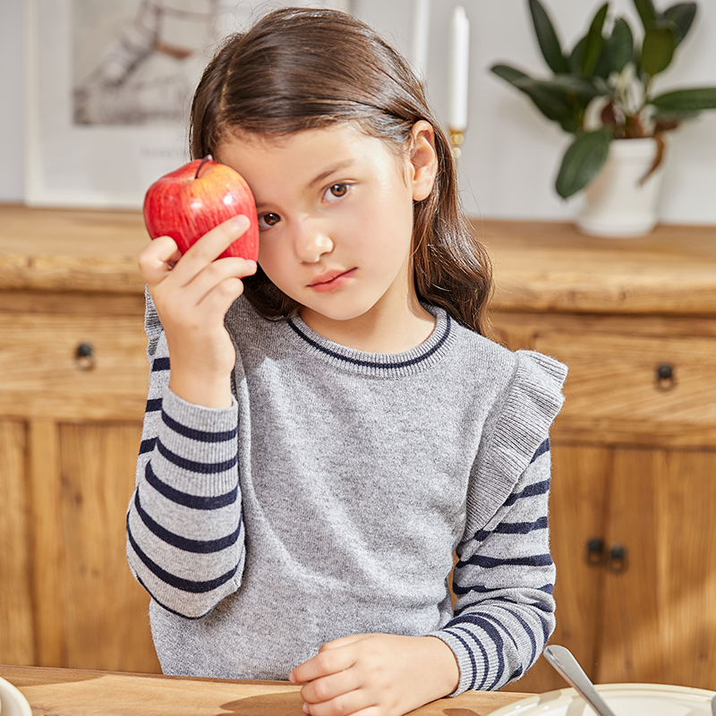 Pull à tricoter à l'épaule auriculaire à manches longues pour fille à la mode